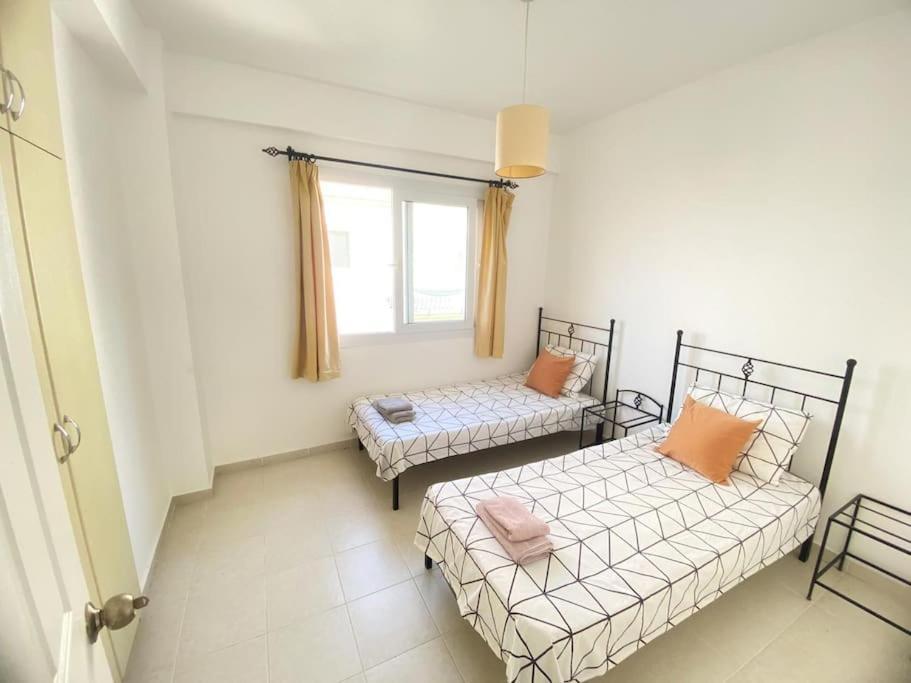 Gems'S Apartment - Luxury 3 Bedroom Penthouse With Pool Karavas  Exterior photo